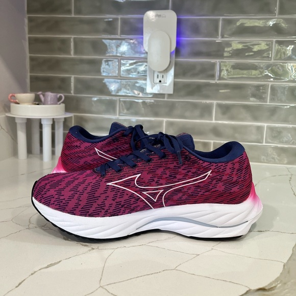 Mizuno Running Shoes. Women’s Size 8.5Color  FESTIVAL FUCHSIA - Picture 4 of 10